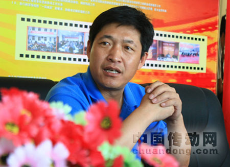 青海鹽湖集團副總裁、化工分公司總經理李浩放與媒體團座談
