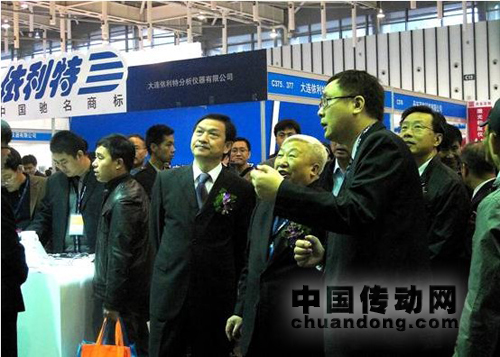 南京市政府領(lǐng)導(dǎo)、南京市教育局領(lǐng)導(dǎo)參觀臺達工業(yè)自動化展示車