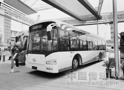 由一汽自主研發(fā)的10米清潔能源公交車，或?qū)⒃陂L春正式運(yùn)營