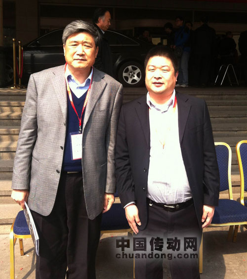 深川電氣董事長(zhǎng)葉益強(qiáng)（右一）與西安理工大教授、全國(guó)電力電子學(xué)會(huì)理事鐘彥儒合影