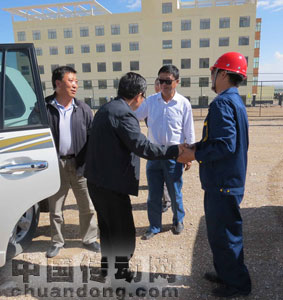 青海省發(fā)改委常務副主任王景雄蒞臨德令哈50MW太陽能熱發(fā)電項目視察